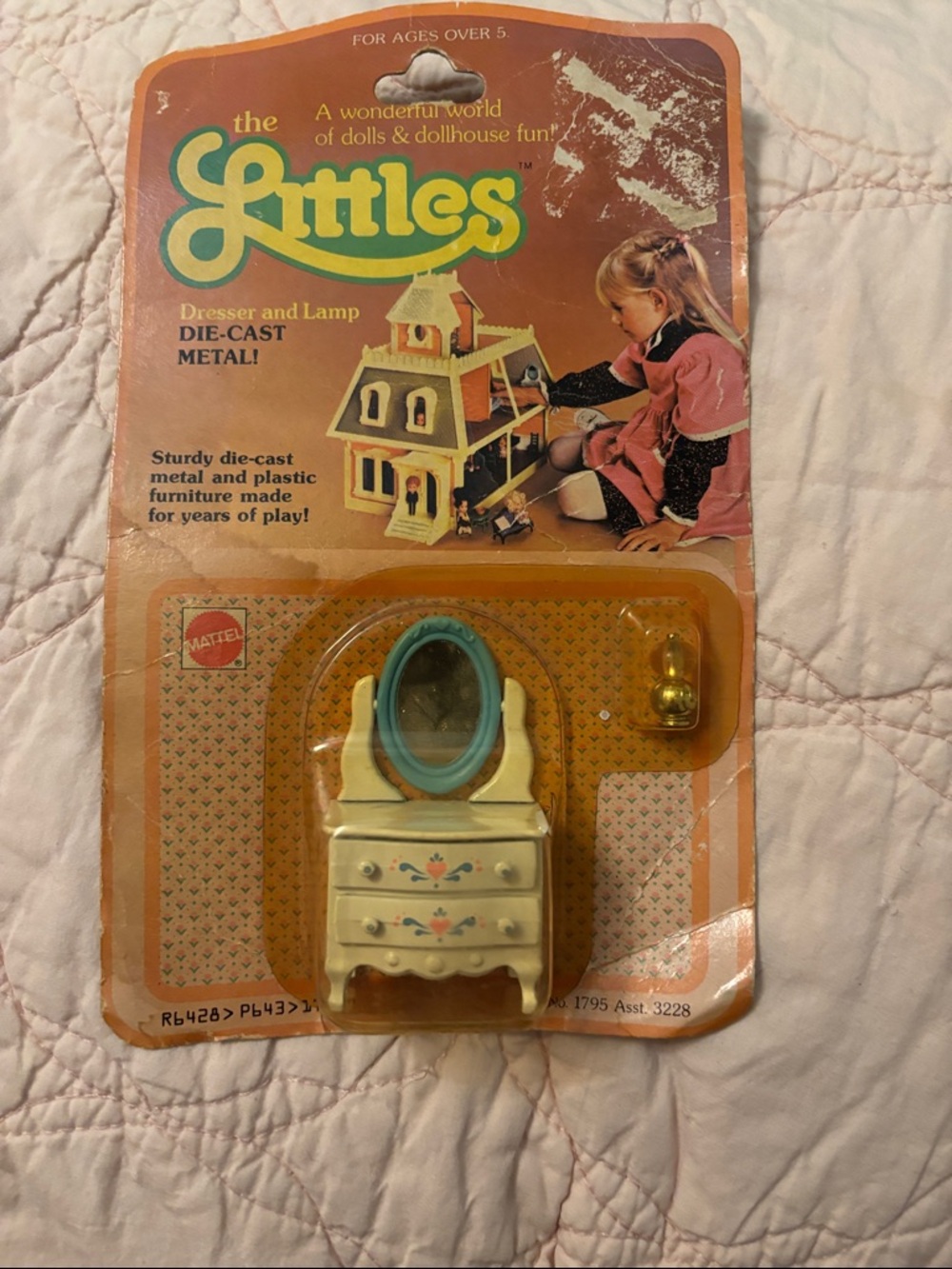 Vintage Mattel 1980s The Littles Metal Miniature Dresser & lamp Set new